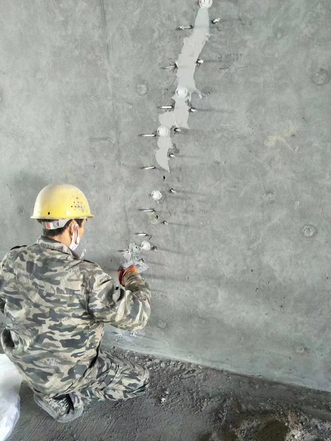 神农架混凝土楼板裂缝加固施工的方案